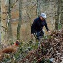 Navíc je zdvořilá: pěkně počká, až jí to v tom ostružiní trochu vyšlapu